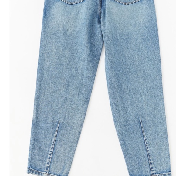 BDG Pull-On High-Waisted Mom Jean – Light Wash - Picture 4 of 9